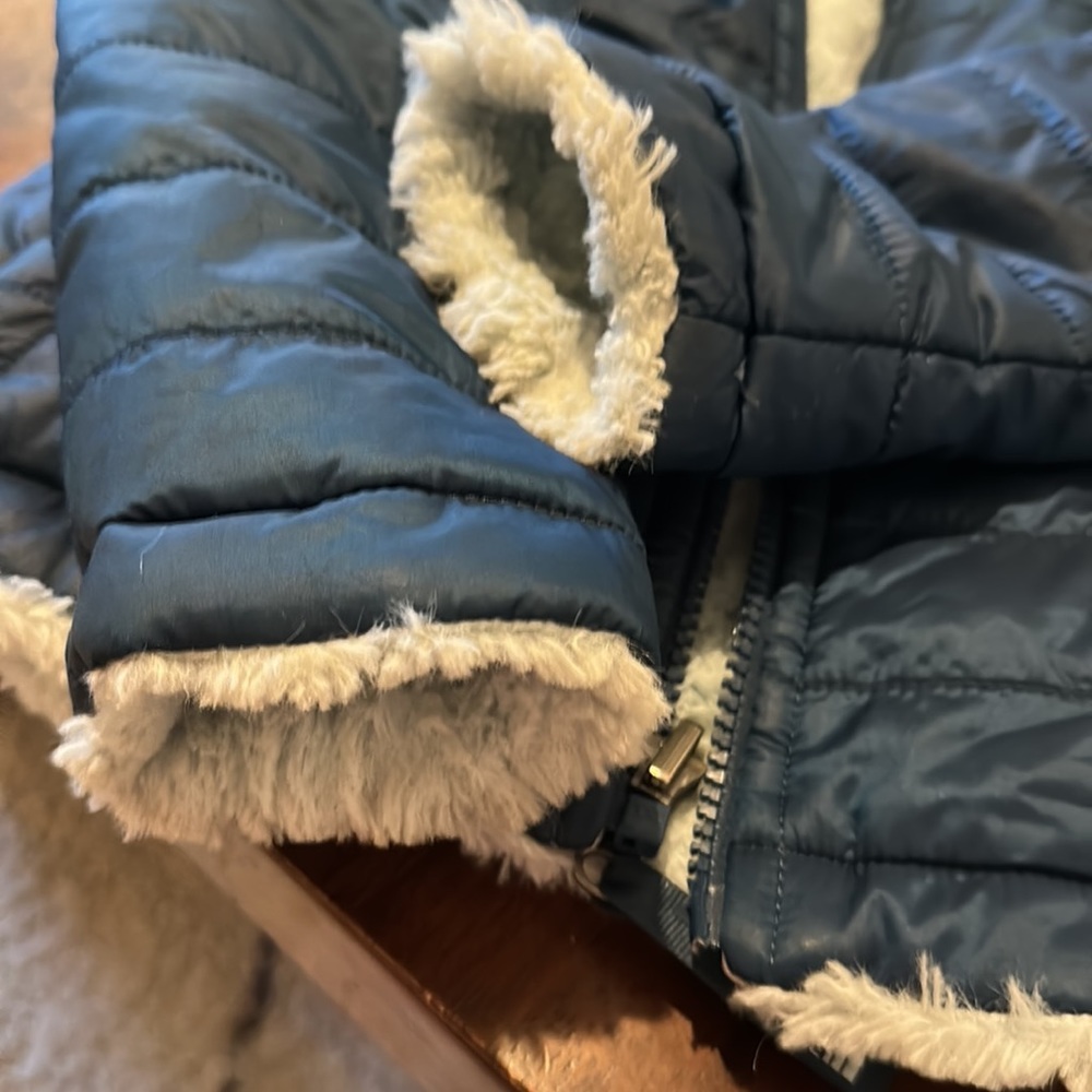 Girls north face coat - Picture 2 of 4